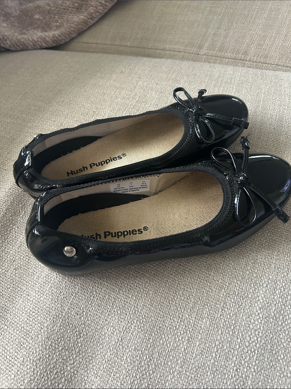 Hush Puppies Black Patent Ballet Flats with Bow Accent size 2
